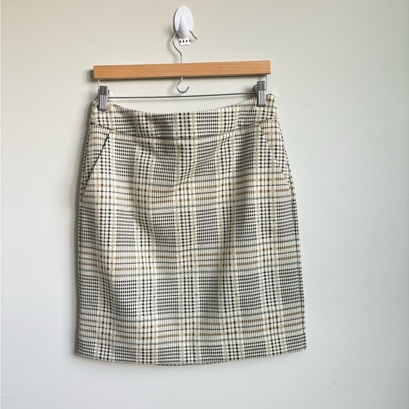 CAbi Travel Skirt - Style #4580 Fall 2023 Size SMALL - Picture 2 of 6